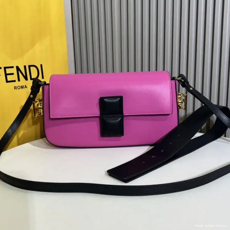 Vintage HOT Bag Leather Fendi Nappa Twist Baguette In Medium Rose 0620